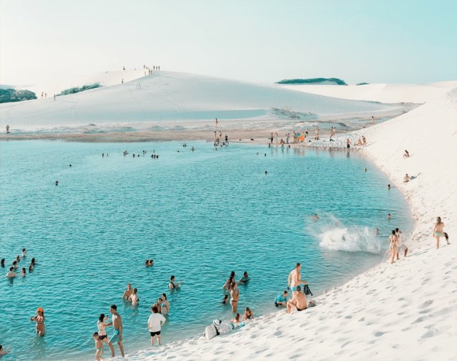 Vui đùa cùng nước xanh cát trắng giữa sa mạc ở công viên quốc gia Lencois Maranhenses